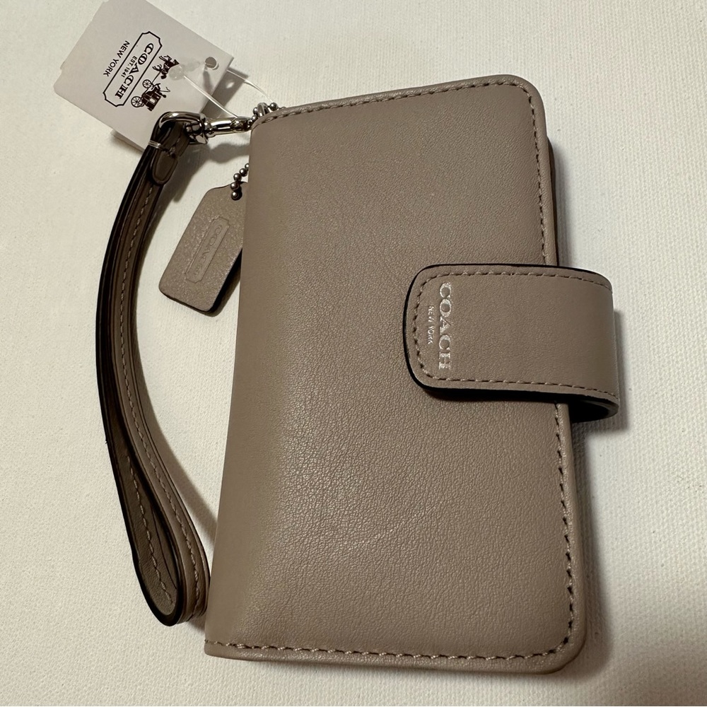 Coach NWT Grey Small Leather Phone Wristlet & Card Holder
